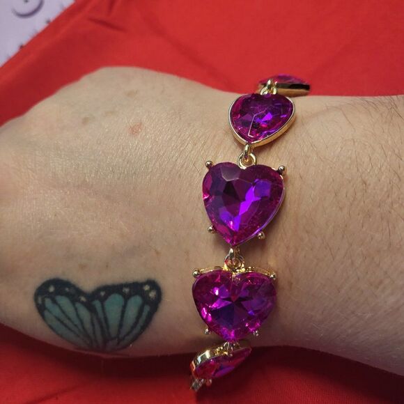 Fuchsia Color Glass Heart Bracelet in Goldtone - Picture 3 of 5